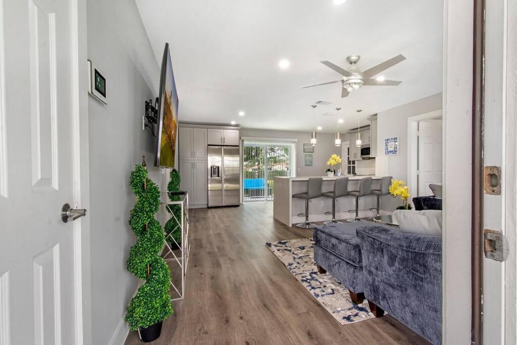 Modern Getaway Near The Beach With Room For A Boat West Palm Beach Bagian luar foto