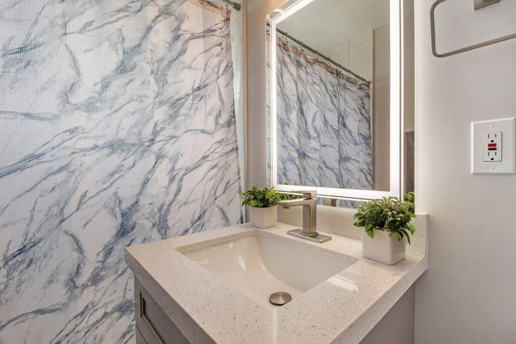 Modern Getaway Near The Beach With Room For A Boat West Palm Beach Bagian luar foto