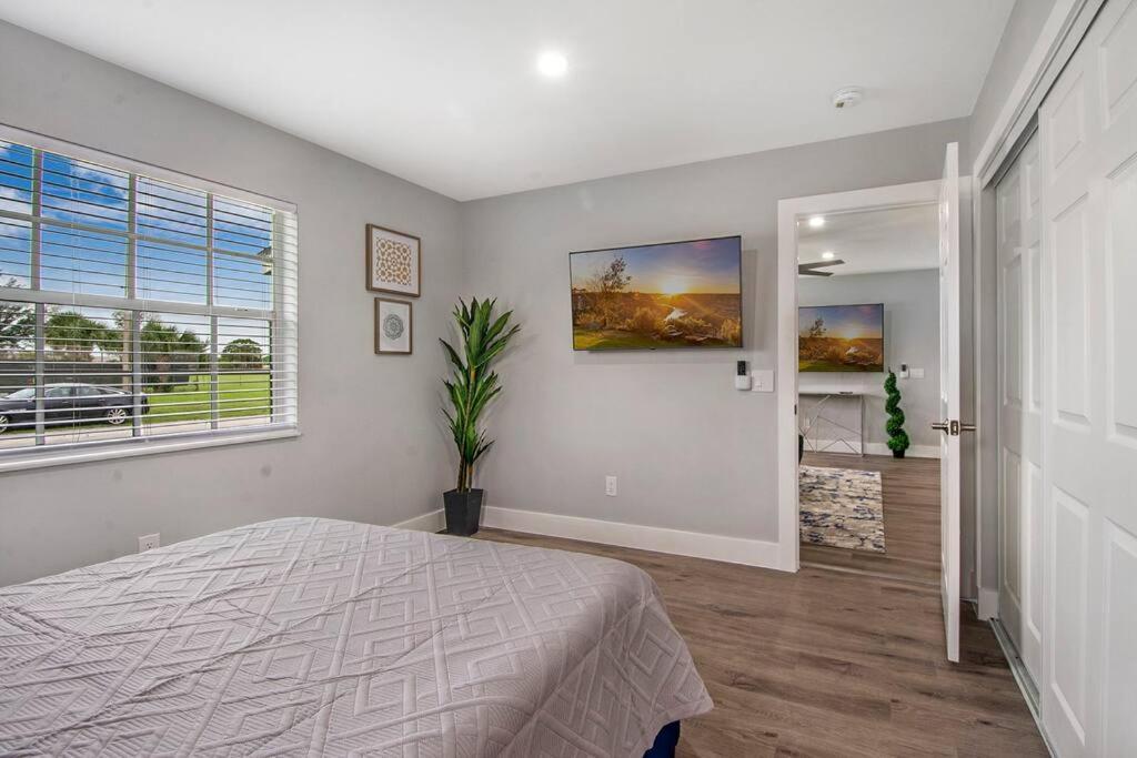 Modern Getaway Near The Beach With Room For A Boat West Palm Beach Bagian luar foto