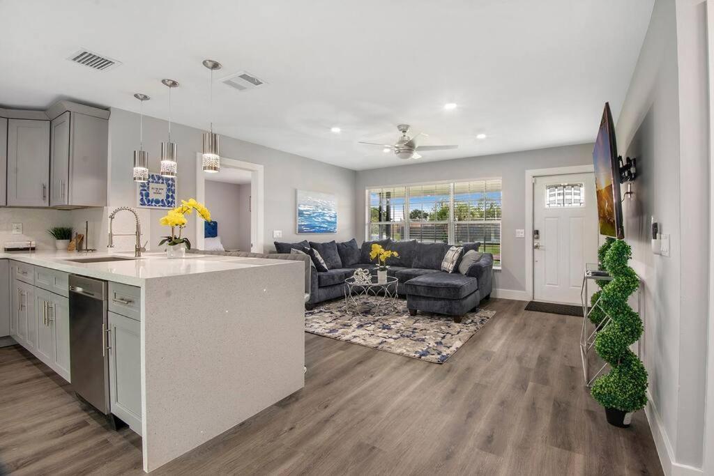 Modern Getaway Near The Beach With Room For A Boat West Palm Beach Bagian luar foto