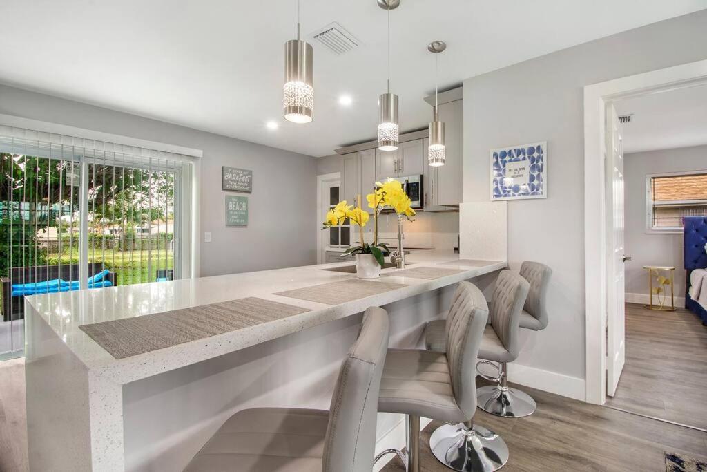 Modern Getaway Near The Beach With Room For A Boat West Palm Beach Bagian luar foto